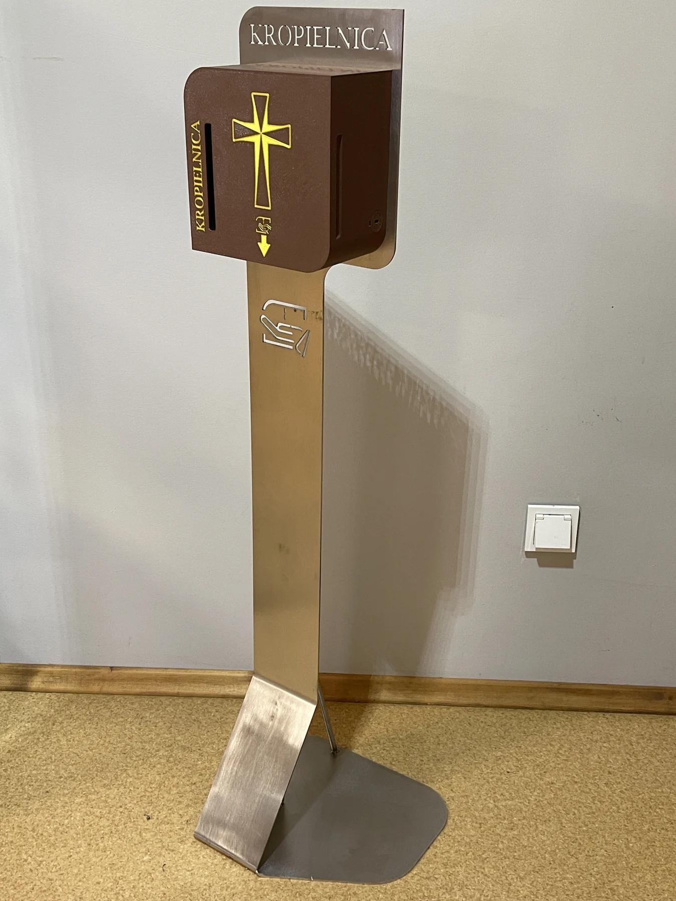 Touchless holy water dispenser