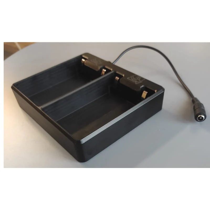 Dual 12 V battery charging station without power supply